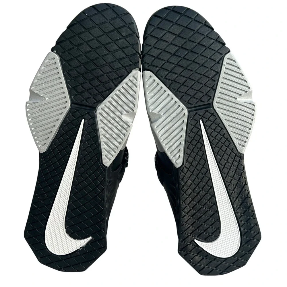 Nike savaleos black
